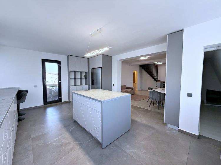 Apartament cu 3 camere decomandat, mobilat în 13 Septembrie