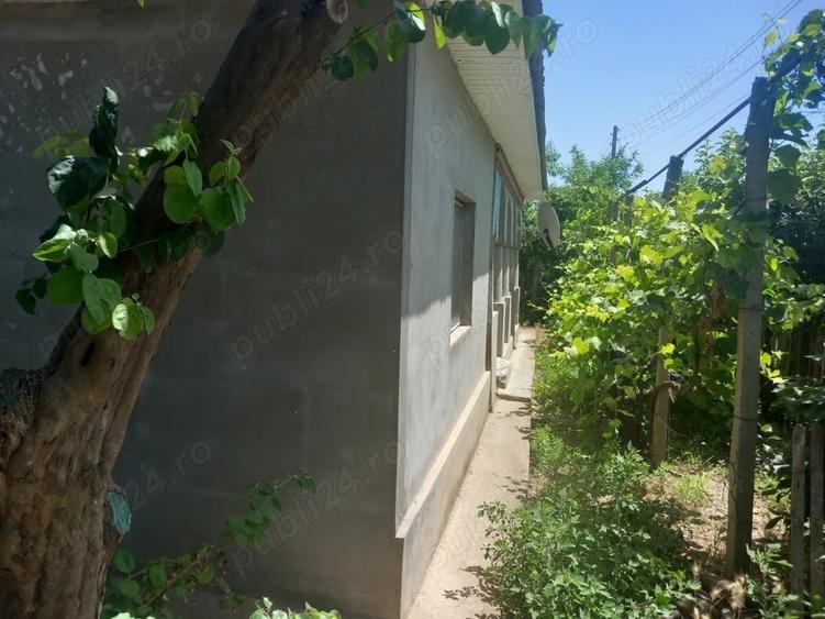 Casă cu 2 camere cu Teren 2700 Mp în Făcăeni