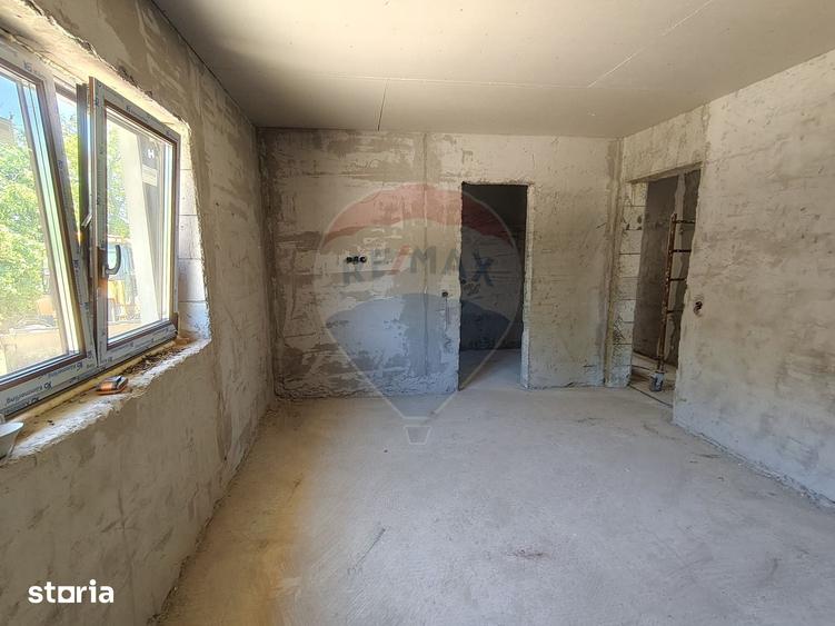 Casă cu 4 camere cu Teren 500 Mp în Central