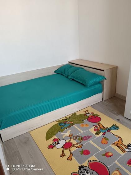 Apartament cu 3 camere semidecomandat în Central