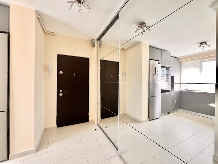 Apartament cu 3 camere semidecomandat, mobilat în Titan