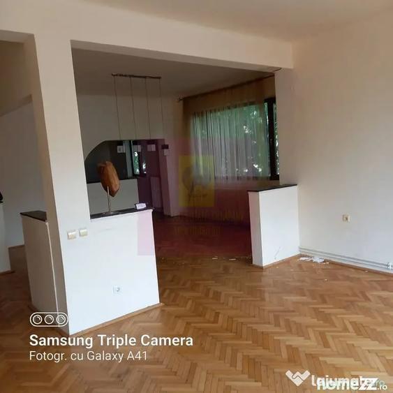 Apartament cu 5 camere semidecomandat în Mitropolie