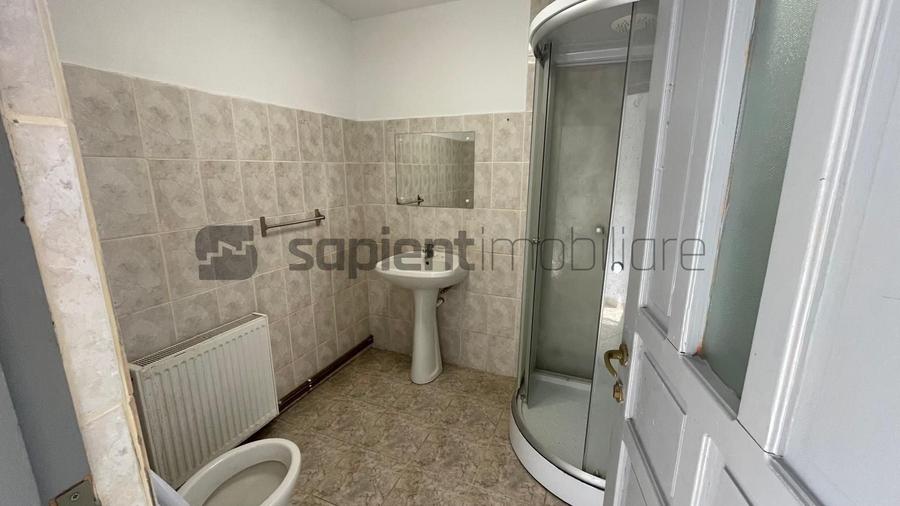Casă individuală cu 8 camere cu Canalizare în Mierlău