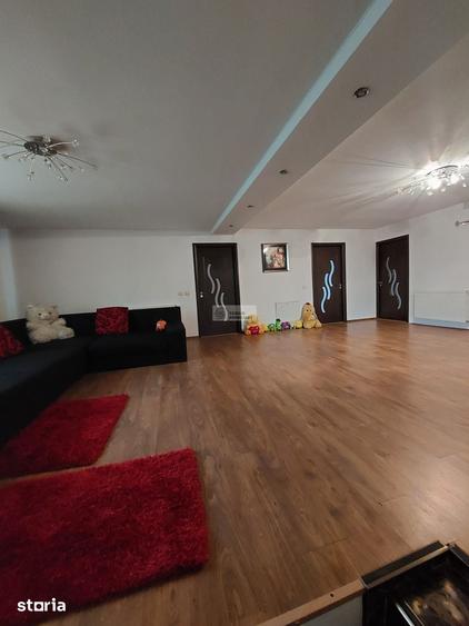 Casă cu 8 camere cu Teren 1000 Mp în Garoafa