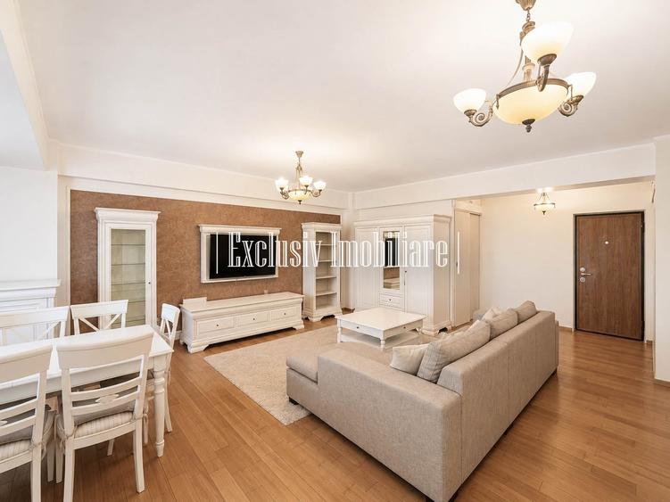 Apartament cu 3 camere decomandat în Casa de Cultură