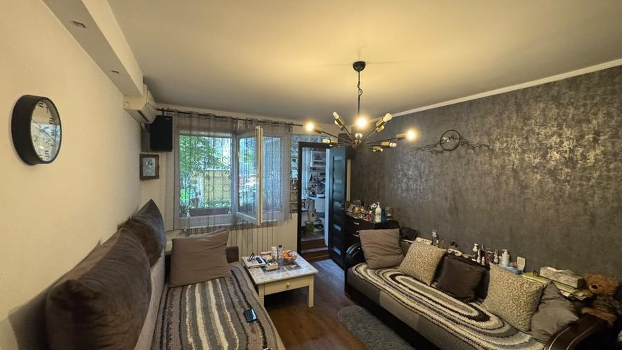Apartament cu 3 camere semidecomandat, mobilat în Colentina