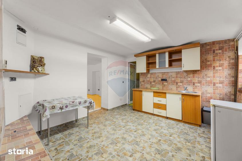 Casă cu 4 camere cu Teren 500 Mp în Podgoria
