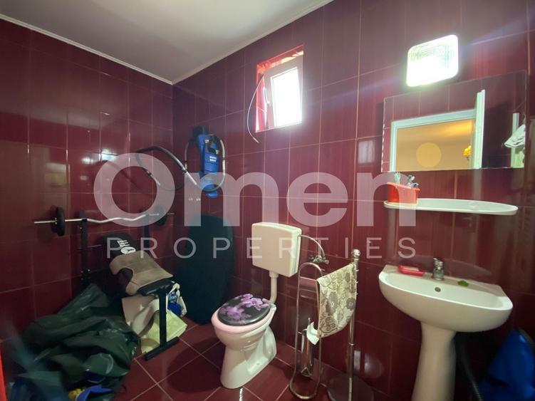 Apartament cu 3 camere semidecomandat în Exterior Vest