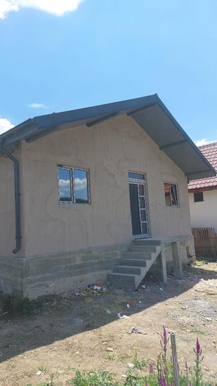 Casă cu 3 camere cu Teren 1128 Mp în Vlădești
