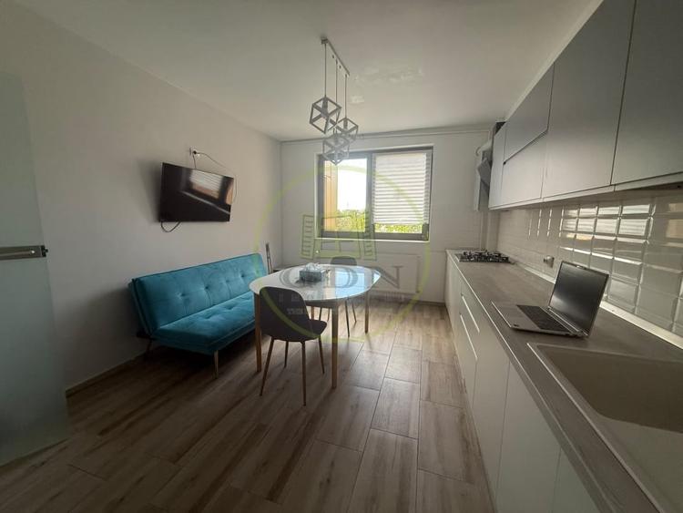 Apartament cu 3 camere decomandat, mobilat în Central