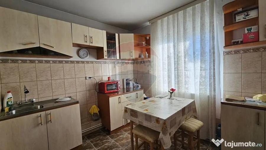 Casă cu 5 camere cu Teren 2078 Mp în Bogata