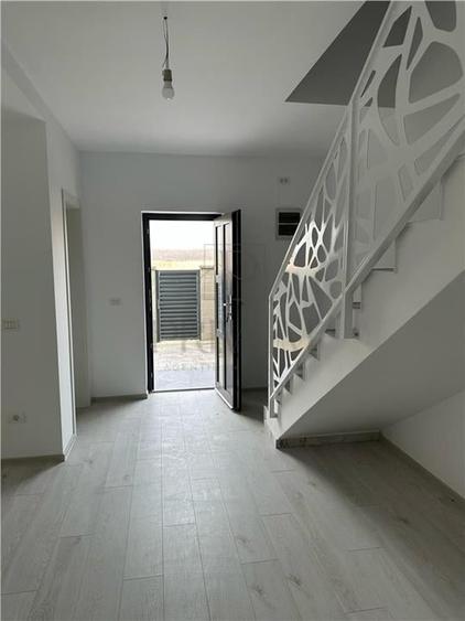 Duplex cu 3 camere cu Teren 375 Mp în Moșnița Nouă