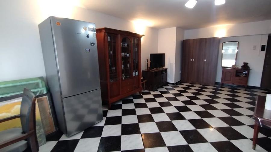 Apartament cu 3 camere decomandat în P-ța Unirii