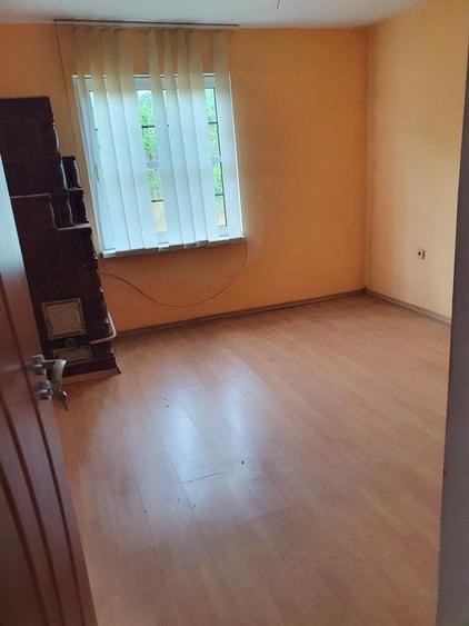 Casă cu 4 camere în Ișalnița