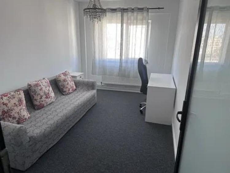 Apartament cu 3 camere semidecomandat în Dacia
