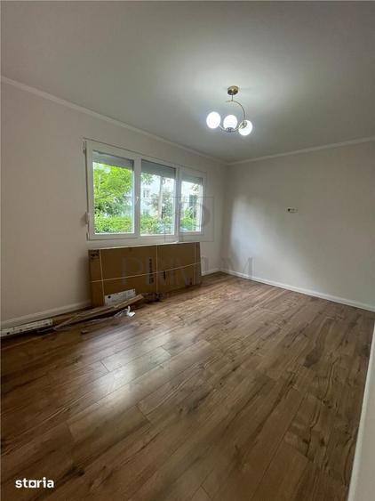 Apartament cu 3 camere semidecomandat, mobilat în Circumvalațiunii — fotografia 2