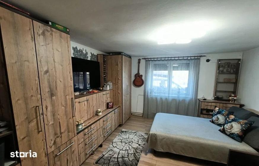 Casă cu 3 camere decomandat cu Teren 1040 Mp în Remetea