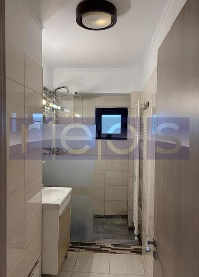 Apartament cu 3 camere, mobilat în Tineretului
