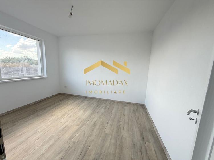 Duplex cu 3 camere cu Canalizare în Bucovăț (Remetea Mare)