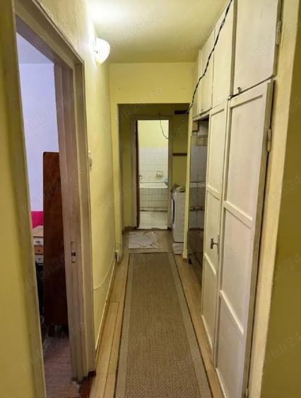 Apartament cu 3 camere decomandat în Petros