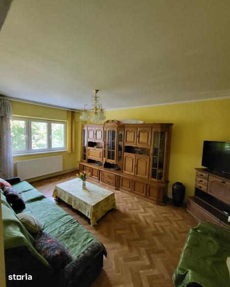 Apartament cu 3 camere decomandat în Bistrița Lac