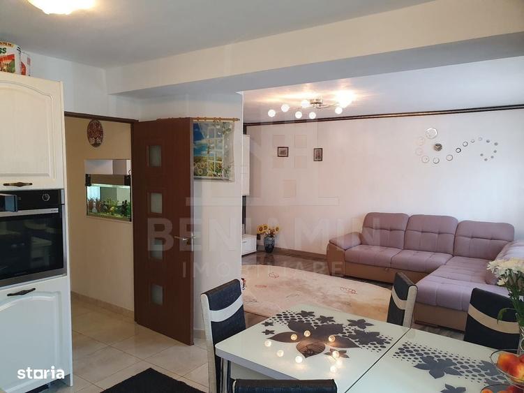 Apartament cu 4 camere decomandat în Noua