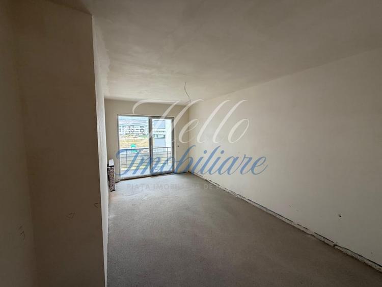 Apartament cu 3 camere semidecomandat în Florești