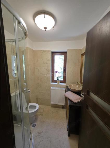 Casă cu 4 camere cu Teren 100 Mp în 1 Decembrie
