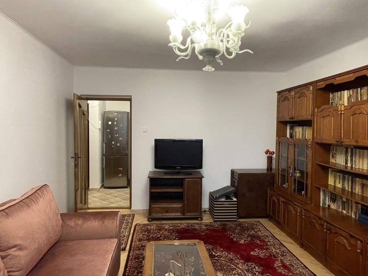 Apartament cu 2 camere semidecomandat în Crișan