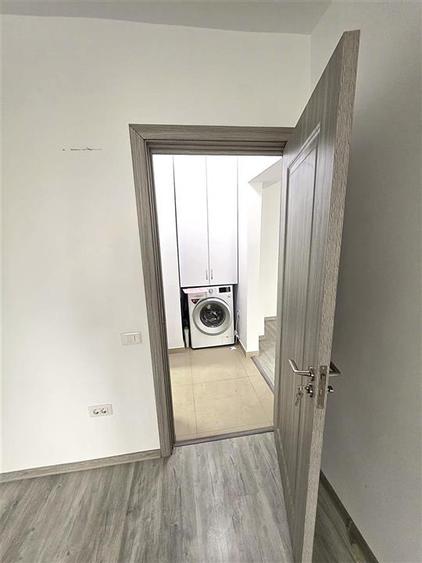 Apartament cu 3 camere semidecomandat în Unirii Sud
