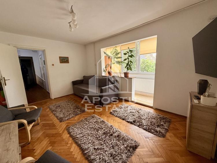 Apartament cu 3 camere semidecomandat, mobilat în Olimpia-Stadion