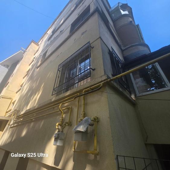 Apartament cu 3 camere decomandat în Polonă