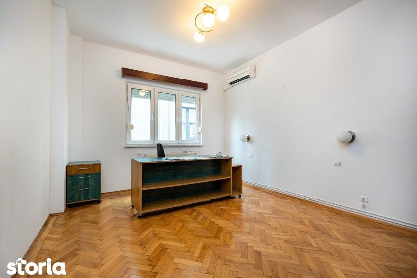 Apartament cu 3 camere în Centrul Civic