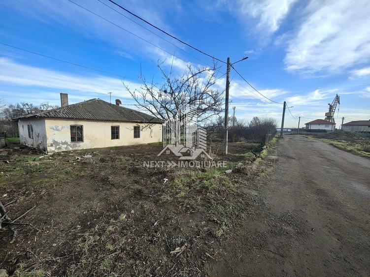 Casă individuală cu 8 camere cu Canalizare în Nord