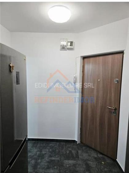 Apartament cu 3 camere decomandat, mobilat în Titan