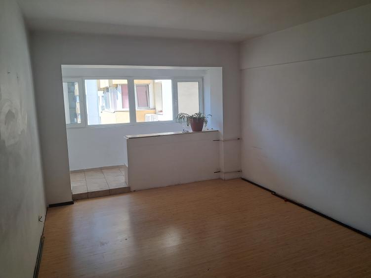 Apartament cu 4 camere în Colentina