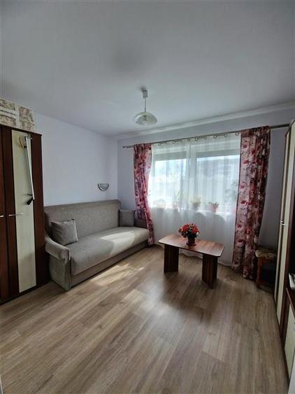 Apartament cu 3 camere decomandat, mobilat în Florești