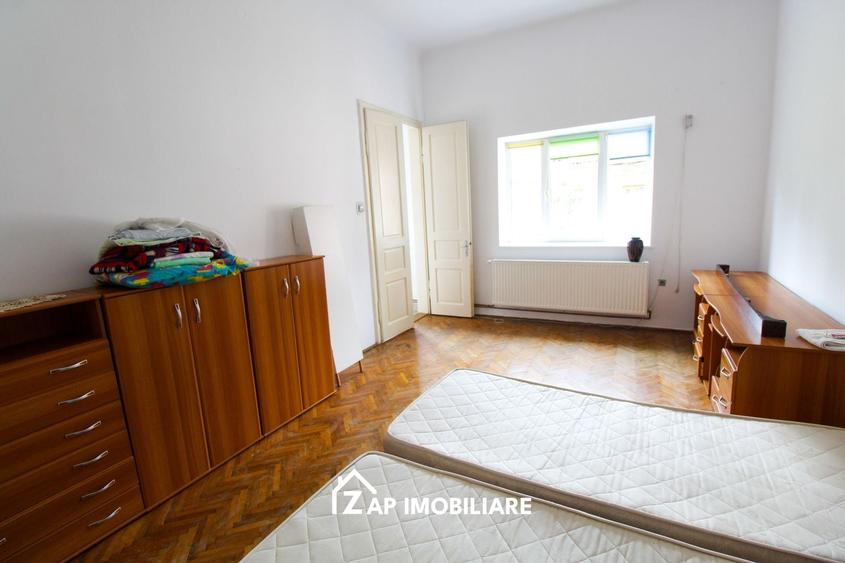 Casă individuală cu 5 camere cu Canalizare în Central