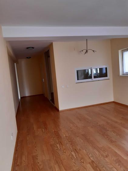 Apartament cu 2 camere semidecomandat în Subcetate