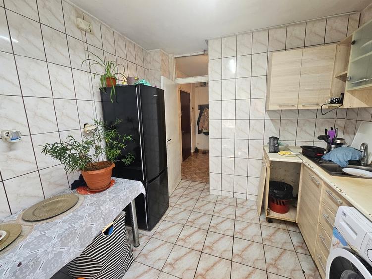 Apartament cu 3 camere decomandat în Militari