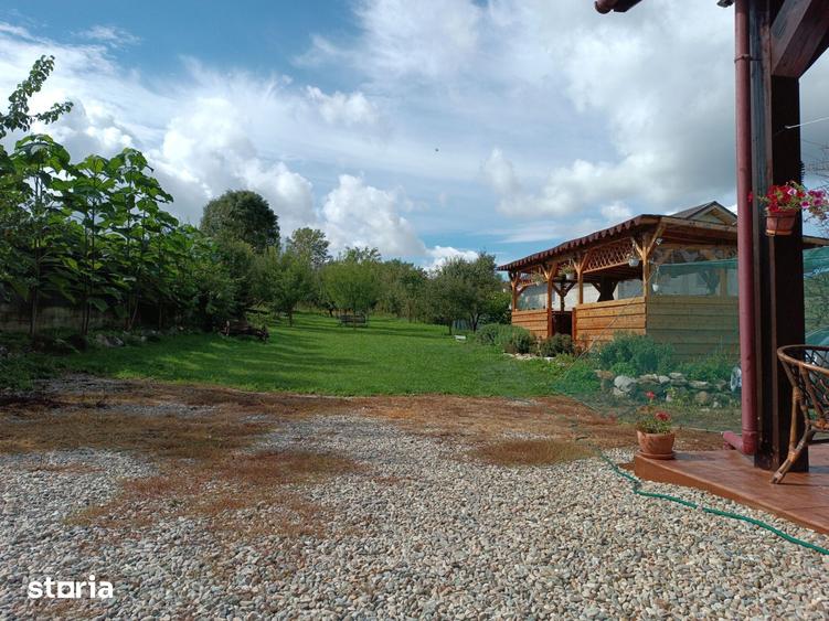 Casă cu 3 camere cu Teren 2135 Mp în Petrești