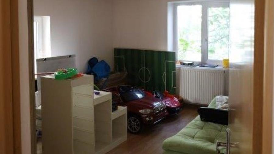 Casă individuală cu 8 camere cu Canalizare în Șoseaua Nordului