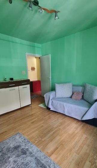 Garsonieră decomandată în Tudor