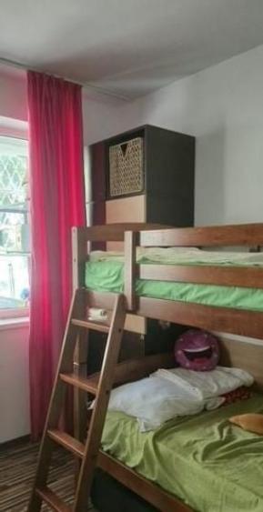 Apartament cu 4 camere semidecomandat, mobilat în Tomis Nord