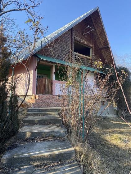 Casă cu 4 camere în Păcuri