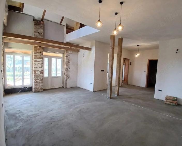 Casă cu Teren 2971 Mp în Santăul Mare