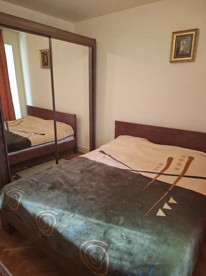 Inchiriez apartament cu 3 camere decomandat - 1