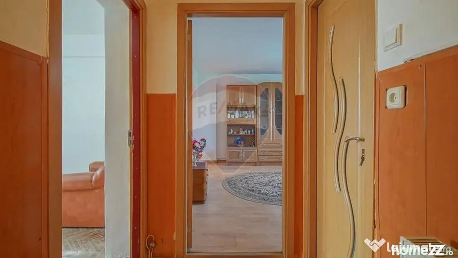 Apartament cu 4 camere semidecomandat în Stupini