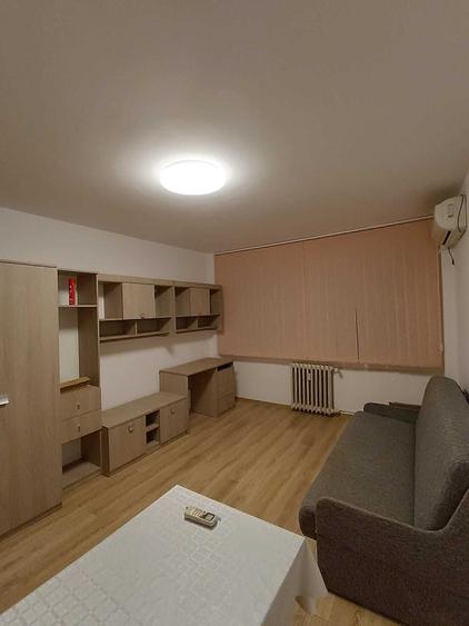 Garsonieră decomandată în Gară