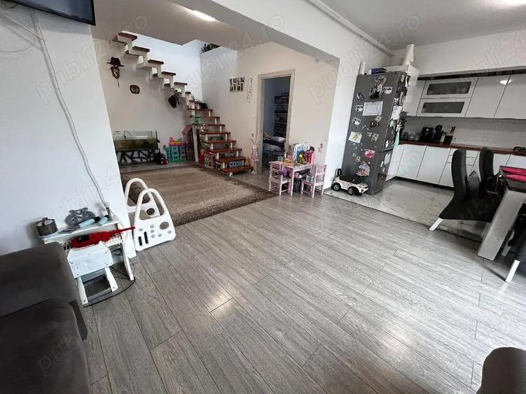 Apartament cu 3 camere semidecomandat în Jucu